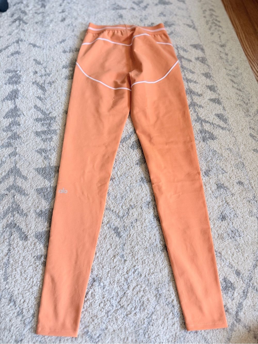 ALO Yoga Airbrush High-Waist Heart Throb Legging & Bra - Picture 8 of 11